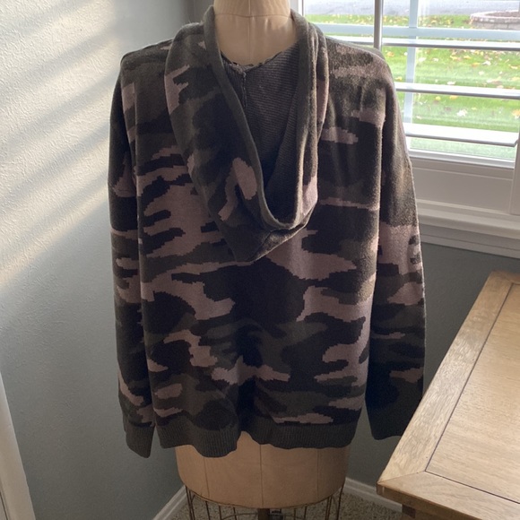 Camo sweater - Picture 2 of 4